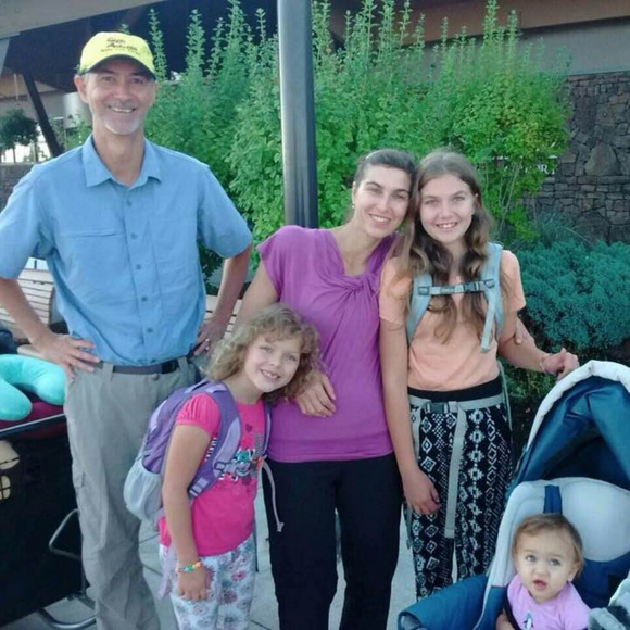 Meet your Posher, The Family of Seven - Picture 2 of 3